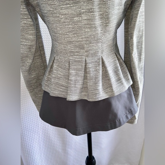 Women’s Lululemon Athletica gray hooded Bust A Move zipped Jacket Sz small - Picture 13 of 16